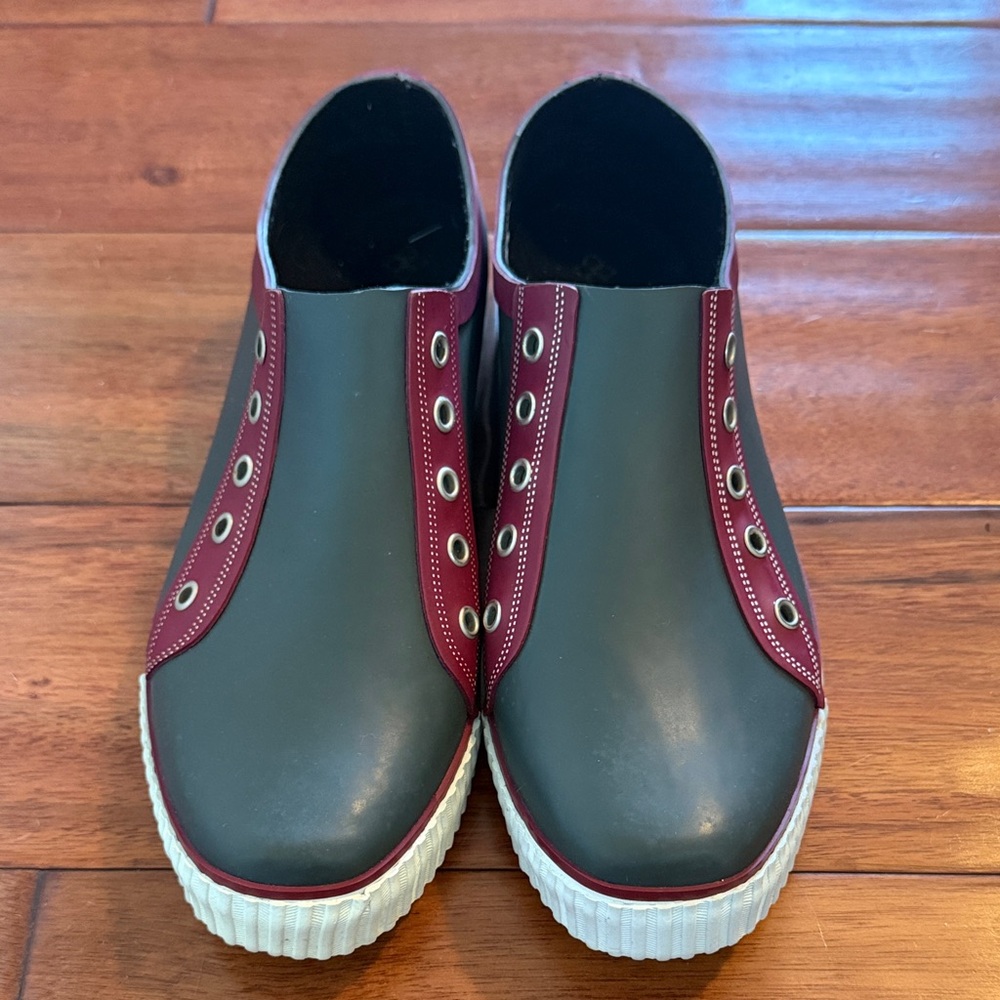 dav Waterproof Rubber Sneakers Gray & Maroon Size 9